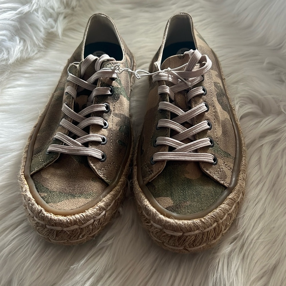 NWOT OR BOX SEAVEES KHAKI CAMOUFLAGE SZ 7 ESPADRILLES.